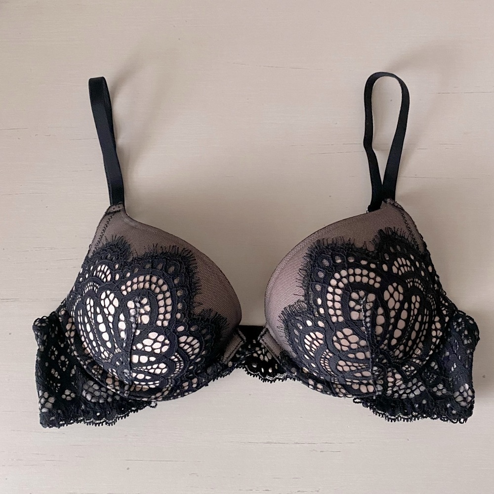 Like new Victoria’s Secret dream angels push up black and nude lace bra